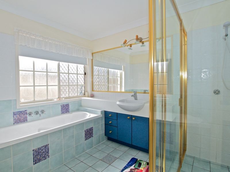 2 Ramada Place, Highland Park QLD 4211