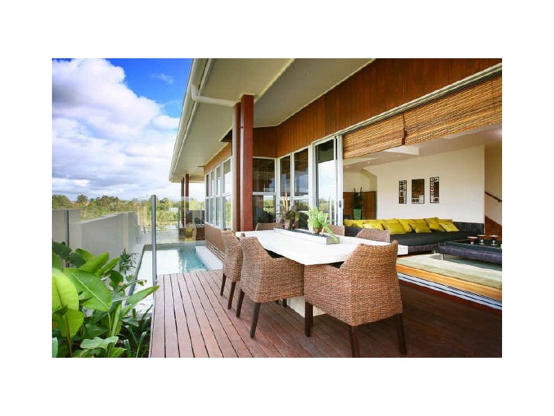 5016 Emerald Islands Drive, Carrara QLD 4211