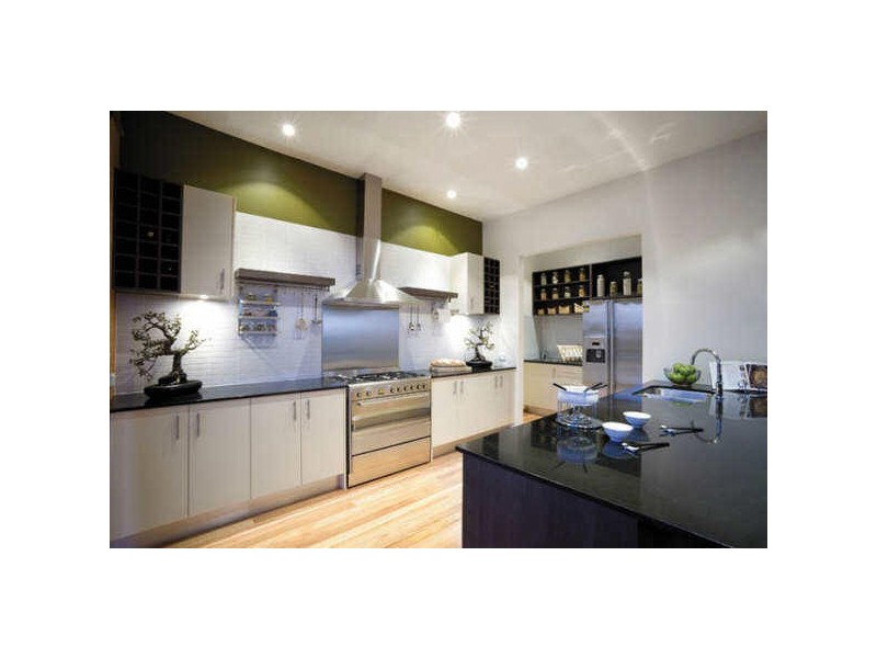 5016 Emerald Islands Drive, Carrara QLD 4211