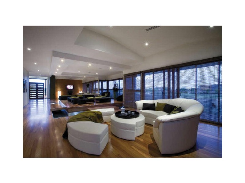 5016 Emerald Islands Drive, Carrara QLD 4211