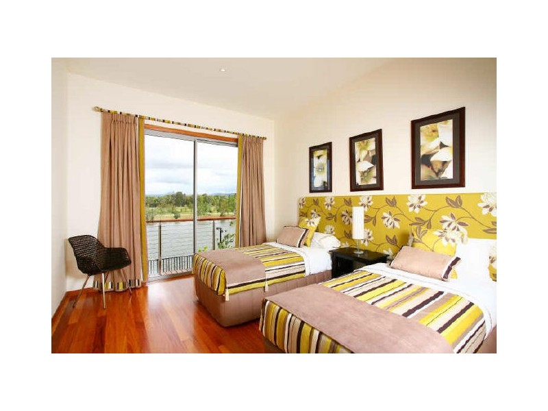 5016 Emerald Islands Drive, Carrara QLD 4211