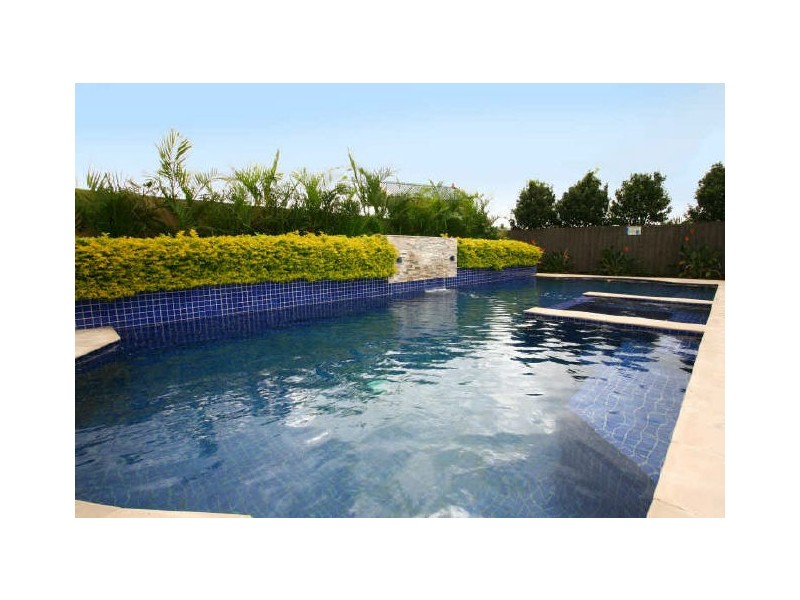 8 Blackheath Terrace, Pacific Pines QLD 4211