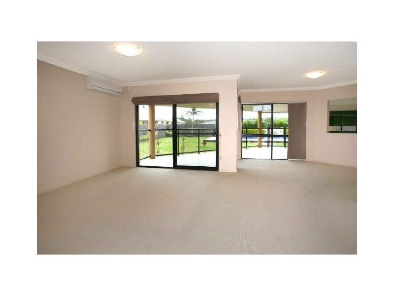 8 Blackheath Terrace, Pacific Pines QLD 4211