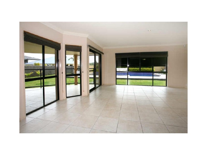 8 Blackheath Terrace, Pacific Pines QLD 4211