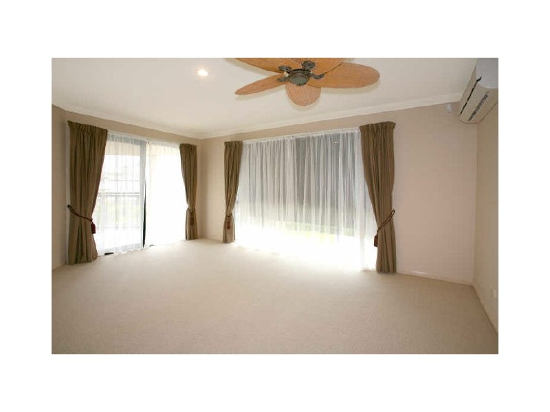 8 Blackheath Terrace, Pacific Pines QLD 4211