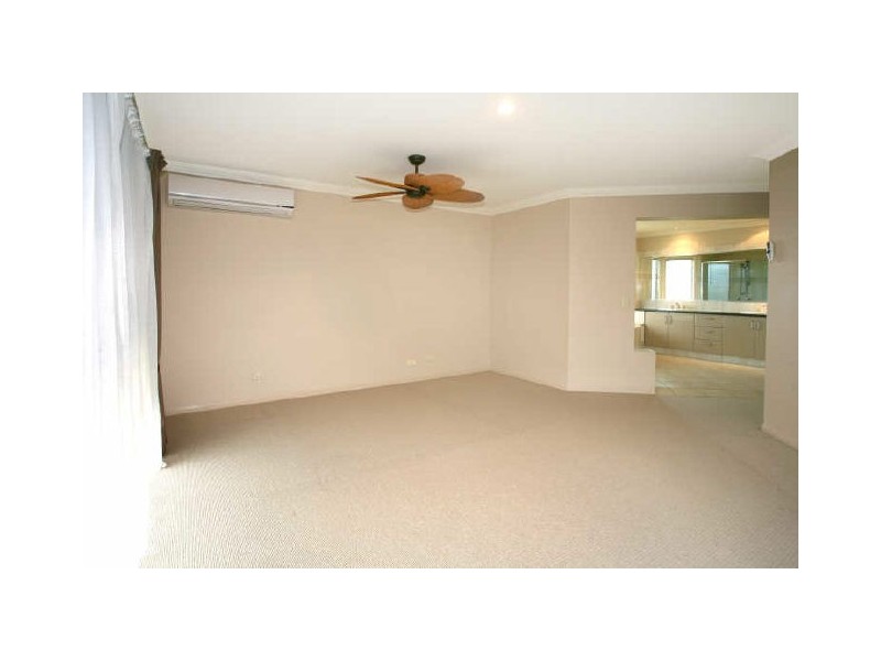 8 Blackheath Terrace, Pacific Pines QLD 4211