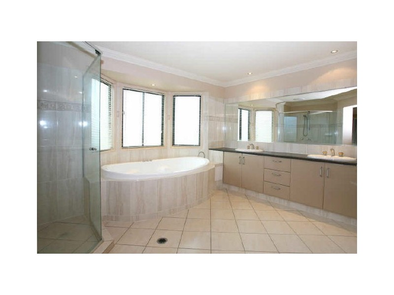 8 Blackheath Terrace, Pacific Pines QLD 4211