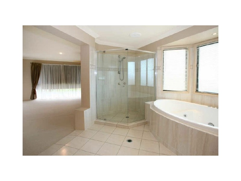 8 Blackheath Terrace, Pacific Pines QLD 4211