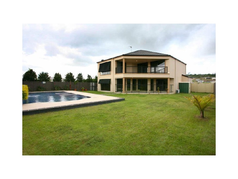 8 Blackheath Terrace, Pacific Pines QLD 4211