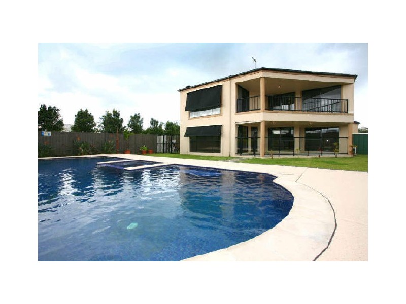 8 Blackheath Terrace, Pacific Pines QLD 4211