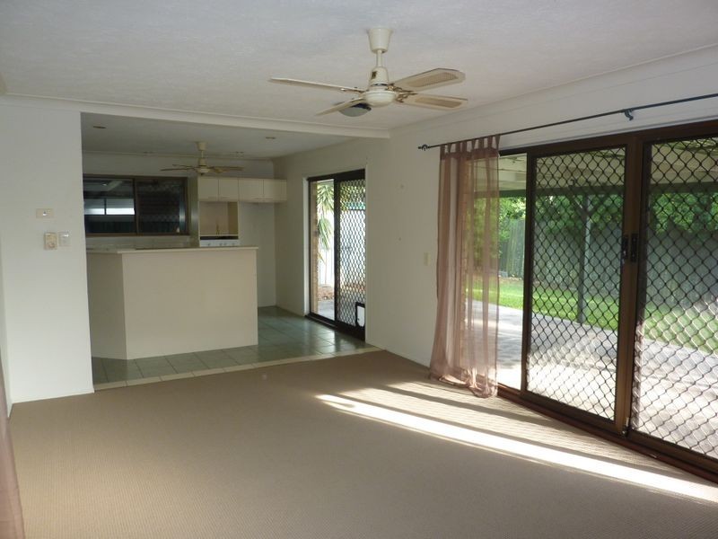 9 Pleasant Court, Carrara QLD 4211