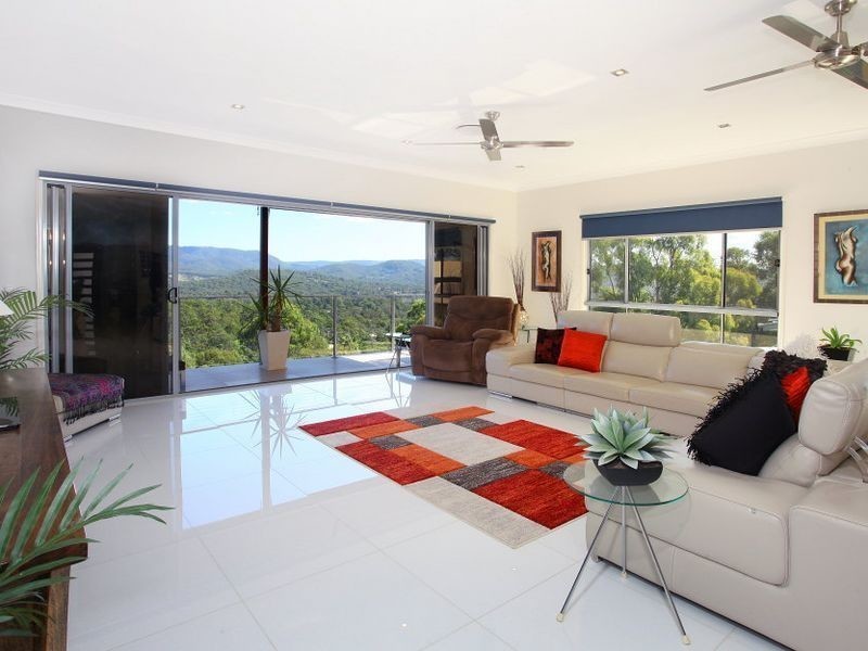 52 Tara Vista Boulevard, Highland Park QLD 4211