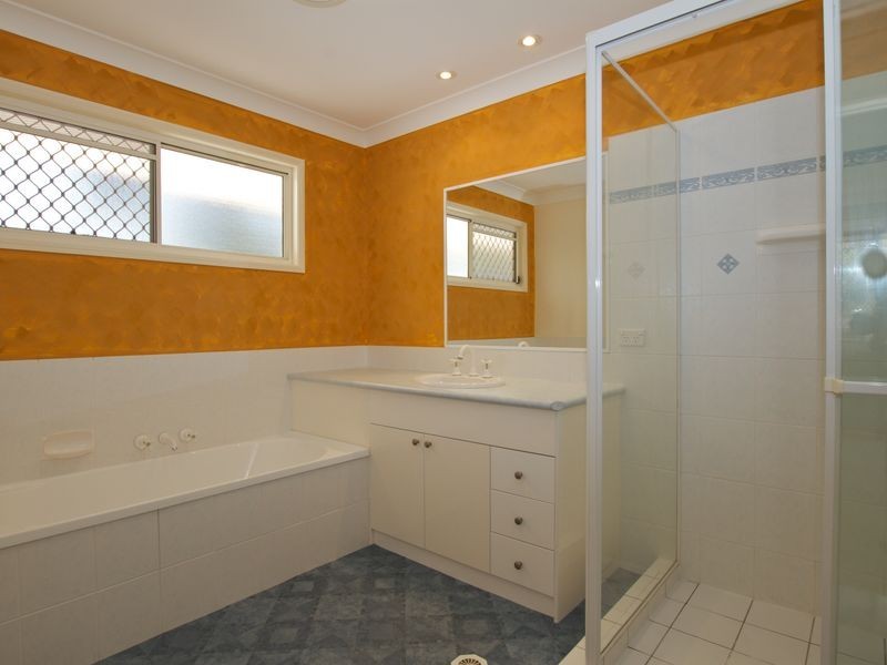 67 Armstrong Way, Highland Park QLD 4211