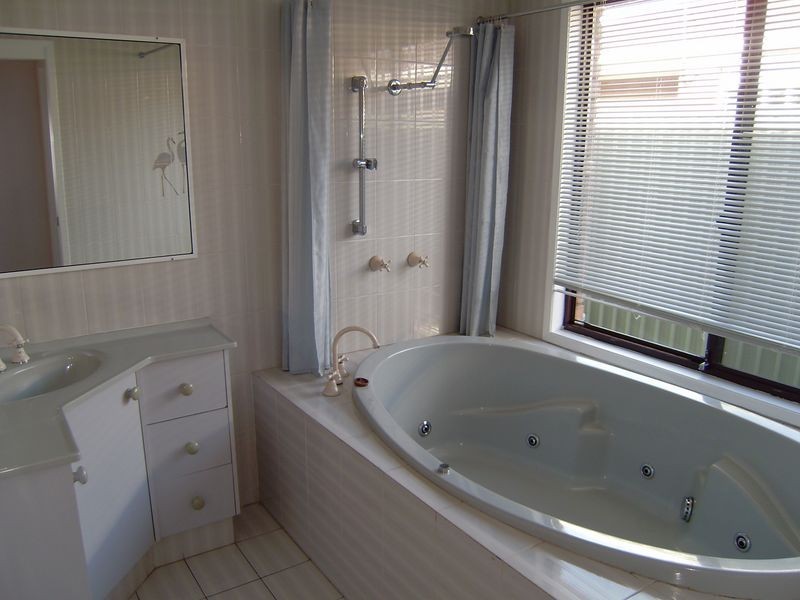 11 Burcott Court, Carrara QLD 4211