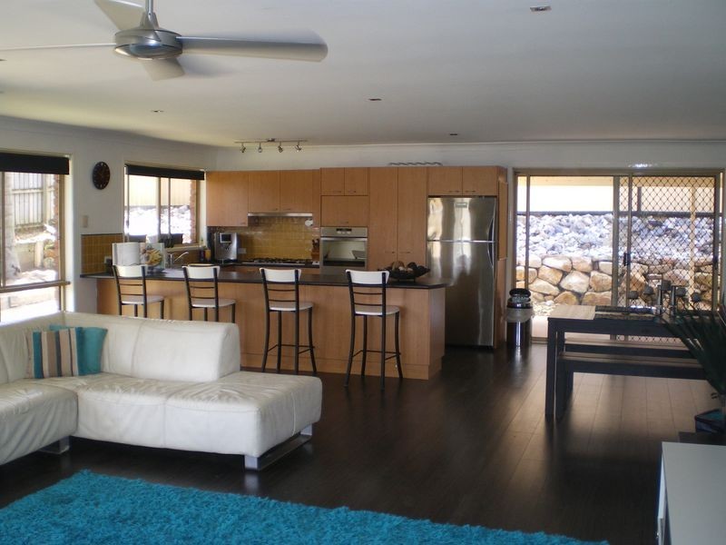 2 Aberdeen Court, Highland Park QLD 4211