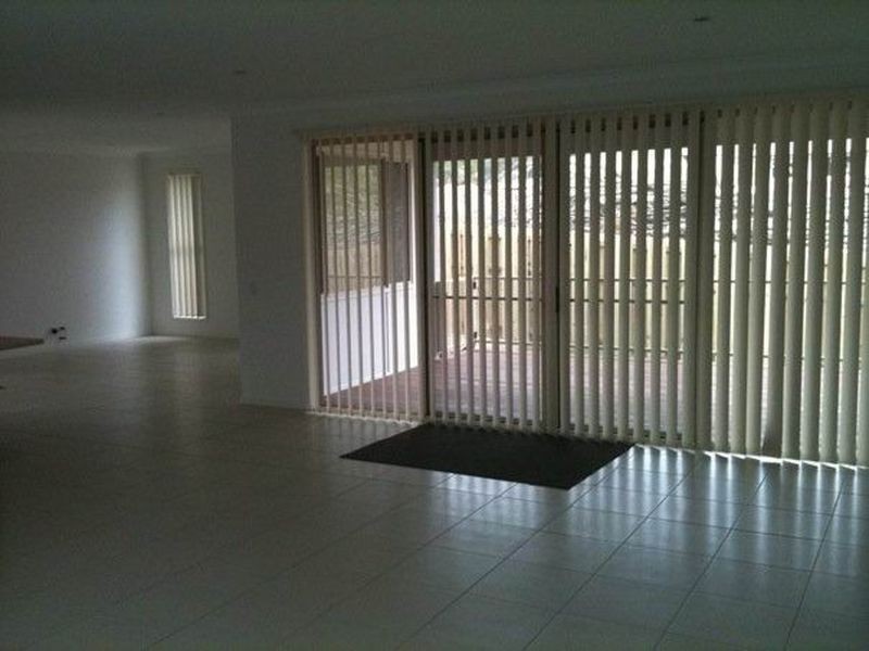 10 Wright Court, Upper Coomera QLD 4209