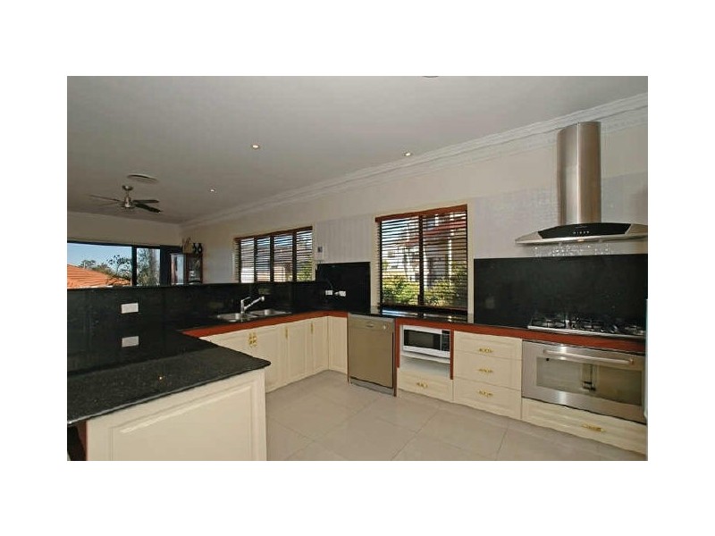 5B Rivage Place, Highland Park QLD 4211