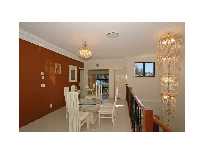 5B Rivage Place, Highland Park QLD 4211