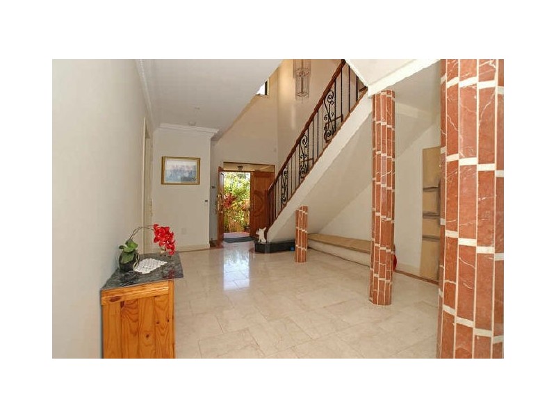5B Rivage Place, Highland Park QLD 4211