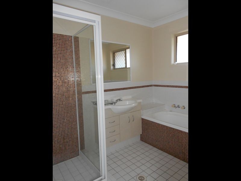 2/72 Paddington Drive, Carrara QLD 4211