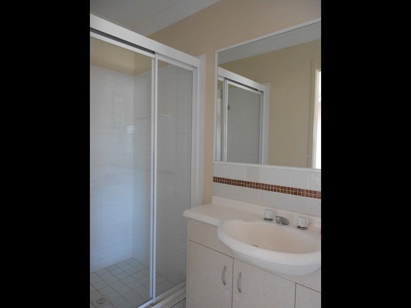 2/72 Paddington Drive, Carrara QLD 4211