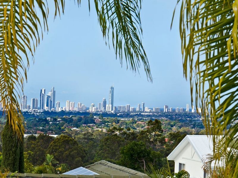 8 Bellavista Close, Highland Park QLD 4211
