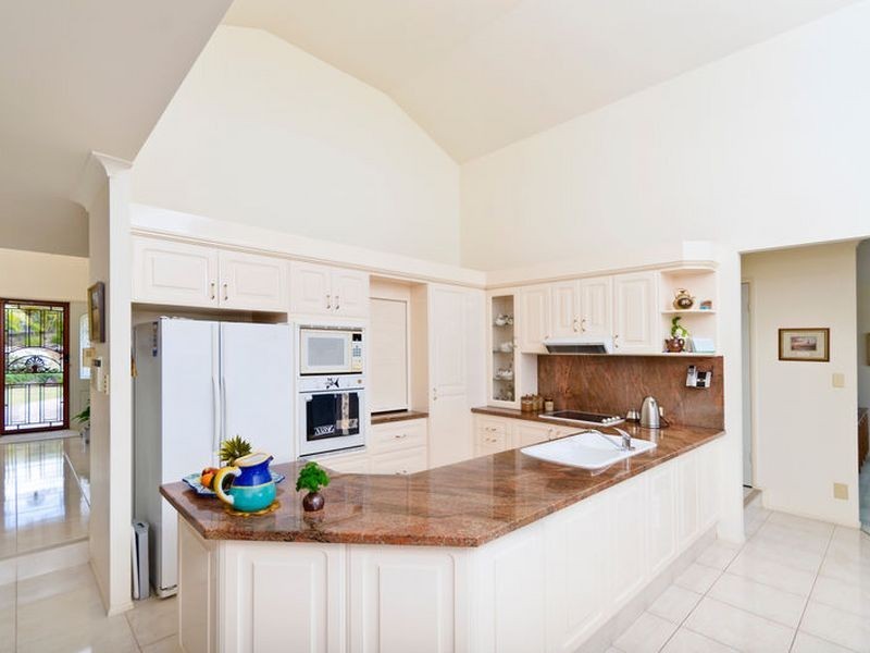 8 Bellavista Close, Highland Park QLD 4211