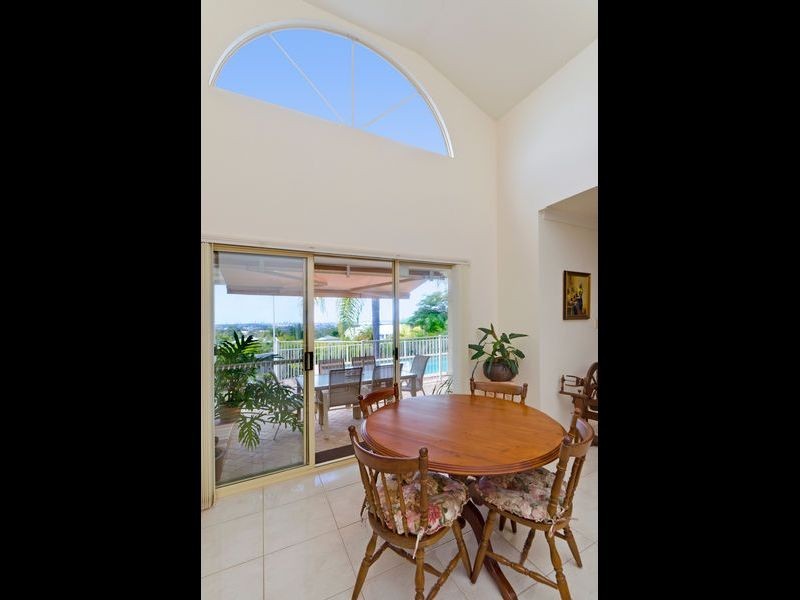 8 Bellavista Close, Highland Park QLD 4211