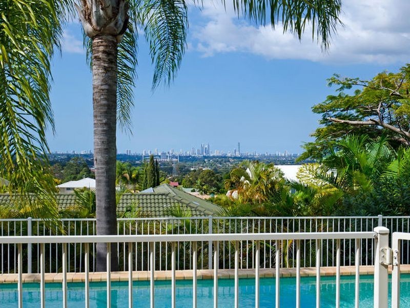 8 Bellavista Close, Highland Park QLD 4211