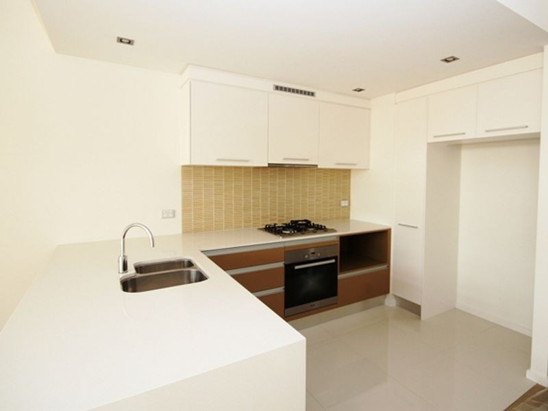 3023 The Boulevard Emerald Lakes, Carrara QLD 4211