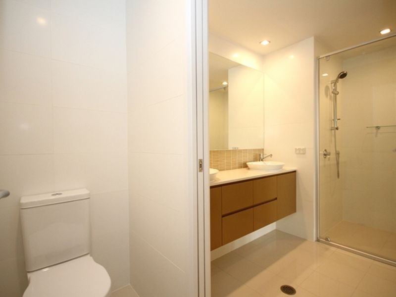 3023 The Boulevard Emerald Lakes, Carrara QLD 4211