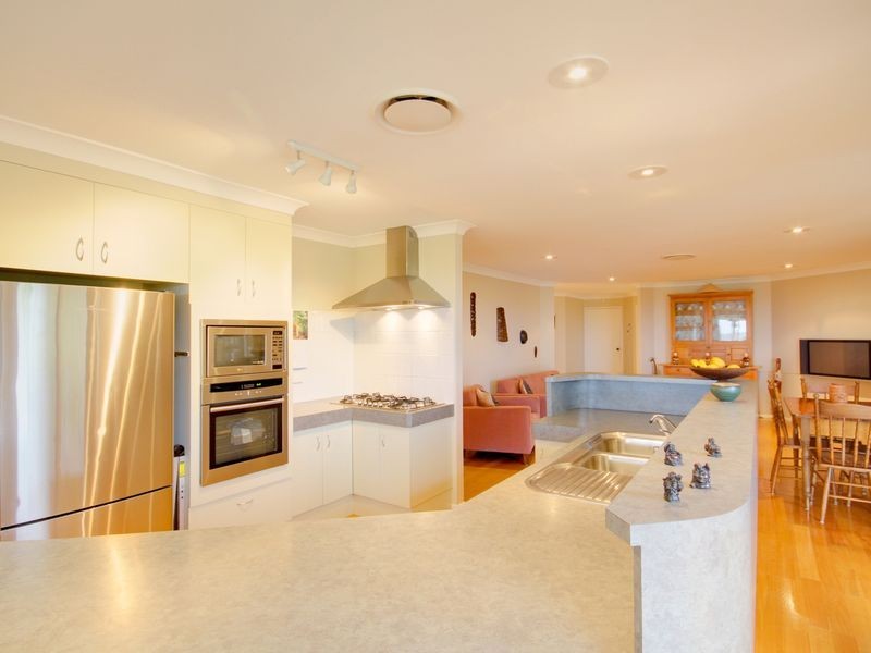 6 Nairn Court, Highland Park QLD 4211
