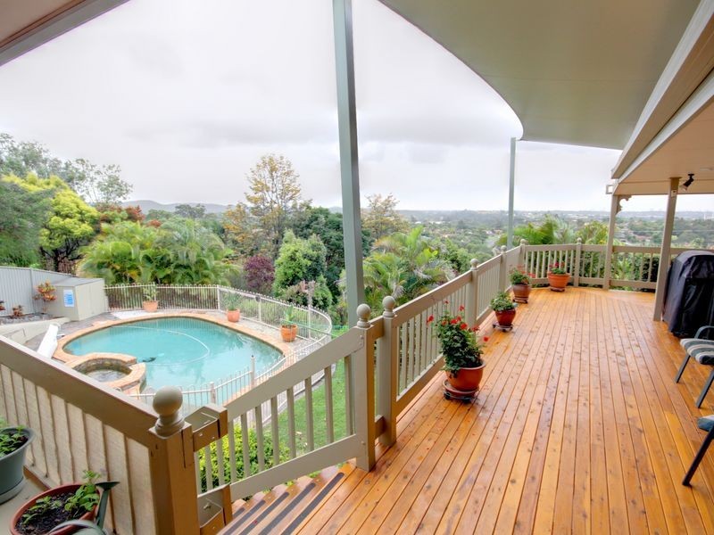 6 Nairn Court, Highland Park QLD 4211
