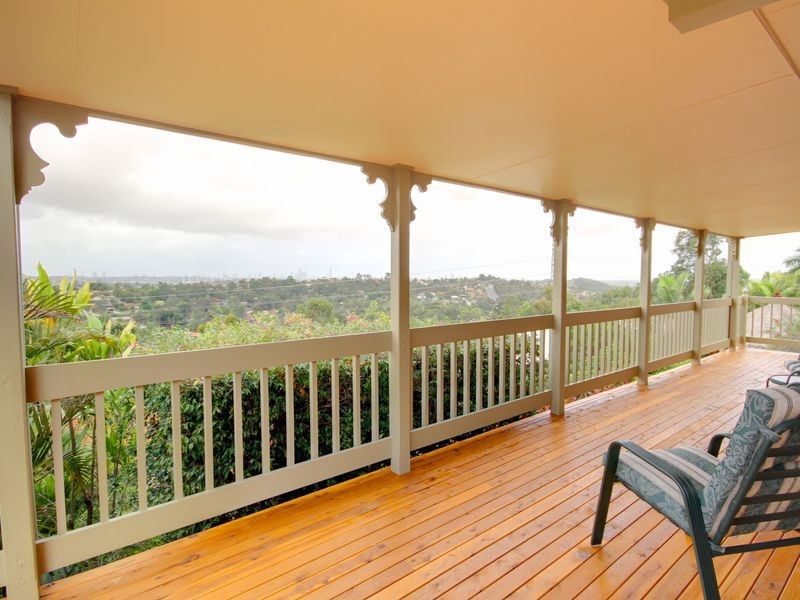 6 Nairn Court, Highland Park QLD 4211