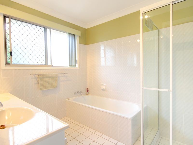 6 Nairn Court, Highland Park QLD 4211