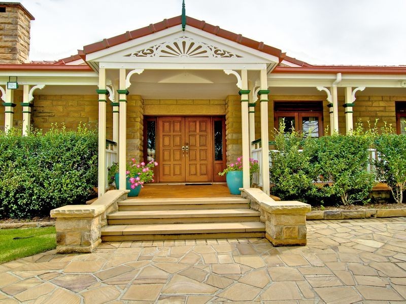 4 Westminster Boulevard, Elanora QLD 4221