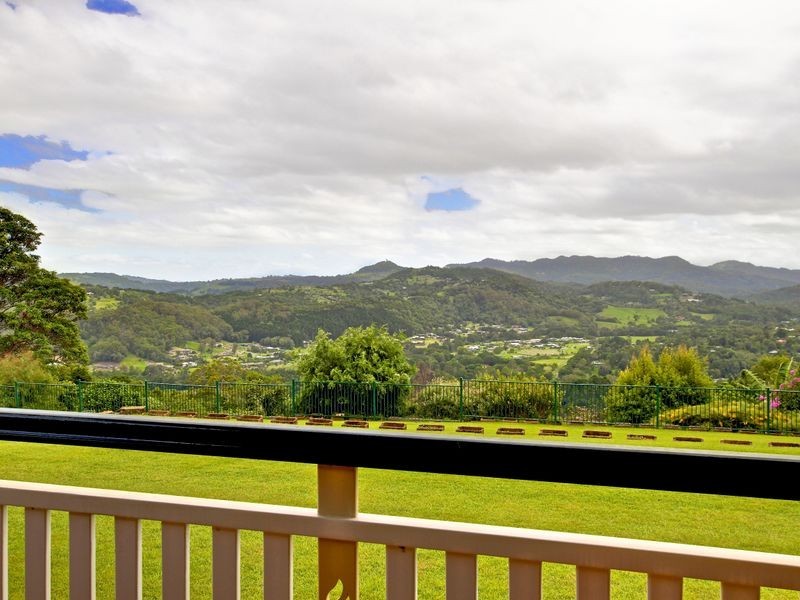 4 Westminster Boulevard, Elanora QLD 4221