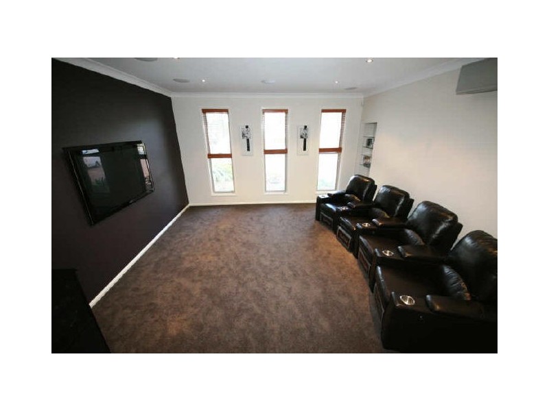 25 Piccadilly Place, Highland Park QLD 4211