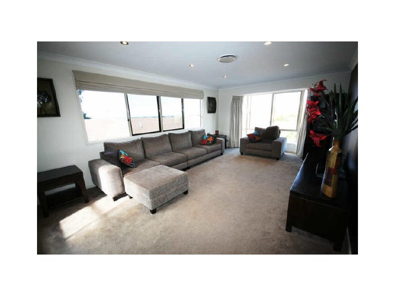 25 Piccadilly Place, Highland Park QLD 4211