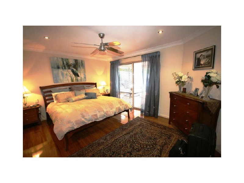 25 Piccadilly Place, Highland Park QLD 4211