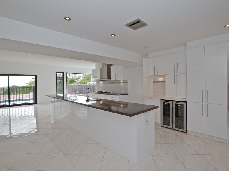 7 Forfar Court, Highland Park QLD 4211