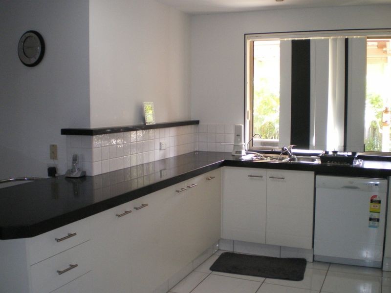 38 Renfrew Drive, Highland Park QLD 4211