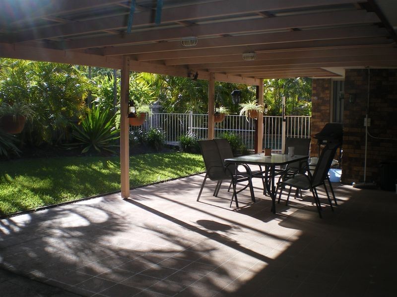 38 Renfrew Drive, Highland Park QLD 4211