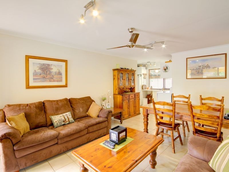 1/11 Gumbeel Court, Highland Park QLD 4211