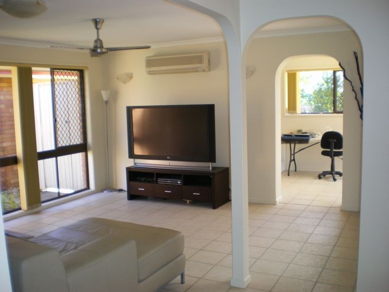 115 Explorers Way, Highland Park QLD 4211