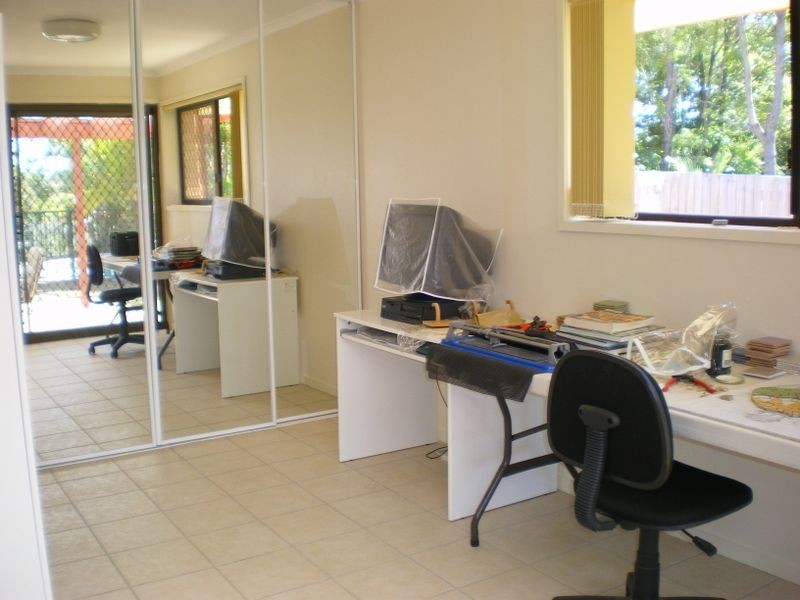 115 Explorers Way, Highland Park QLD 4211