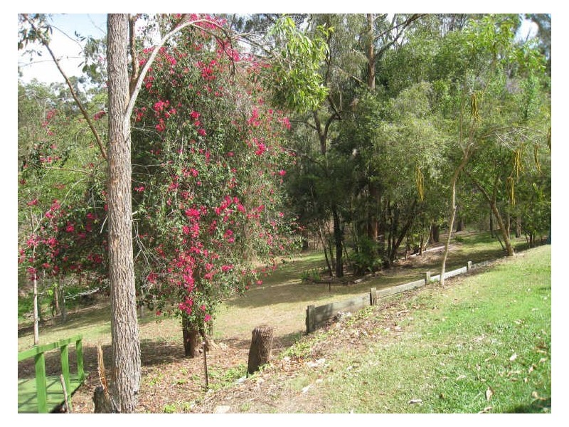 25 Josephine Terrace, Highland Park QLD 4211