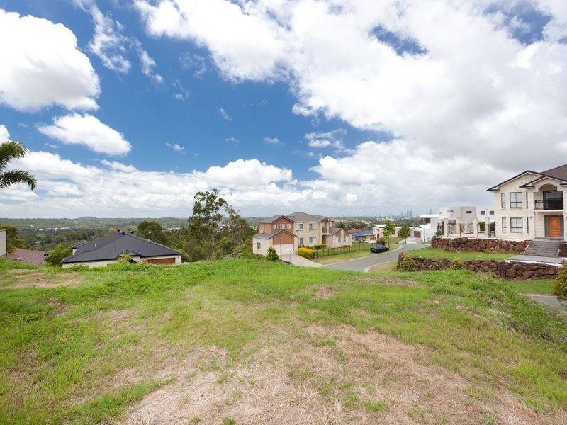 38 Tara Vista Boulevard, Highland Park QLD 4211