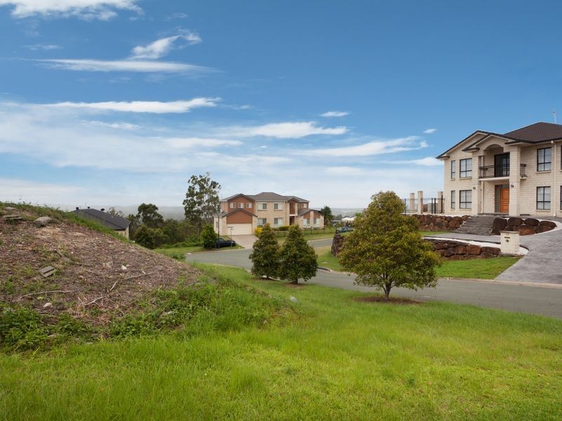 38 Tara Vista Boulevard, Highland Park QLD 4211