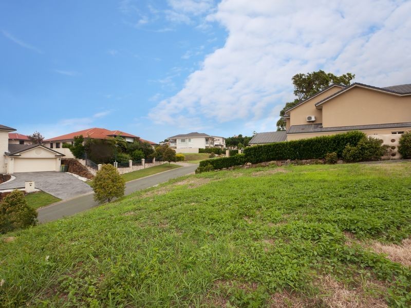 38 Tara Vista Boulevard, Highland Park QLD 4211